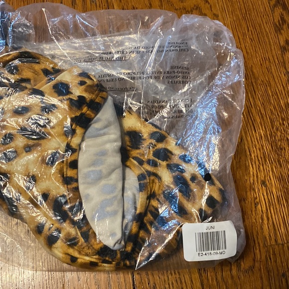 SAVVI JUNI Leopard Medium Scoop Neck Contoured Fit Half Sleeve Top - Picture 5 of 5